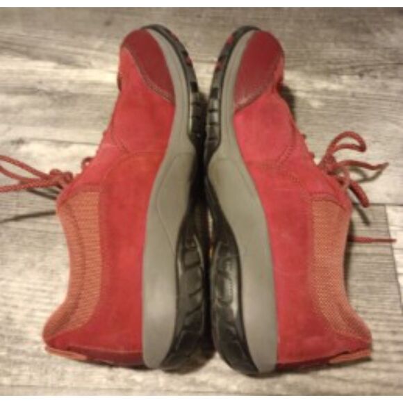 Dansko Women's Size 39 Vietnam/ Size 8 US Red Suede Waterproof Hiking Shoes - Picture 2 of 9